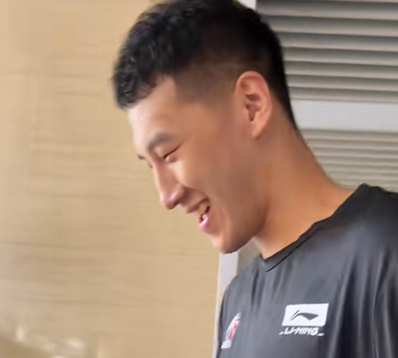 现在他已经