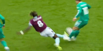 麦克阿利斯, ue, 比赛之中 麦克阿利斯, ue, 比赛之中