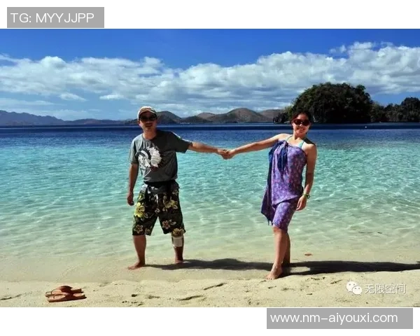 足球场上的爱情故事：球星与心爱之人携手走过的风雨岁月